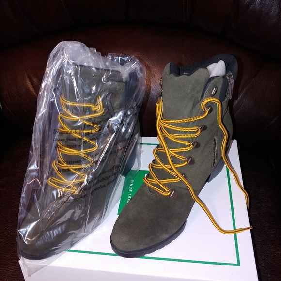 BRAND NEW Cougar Women's Angie Waterproof Boots - Picture 2 of 3